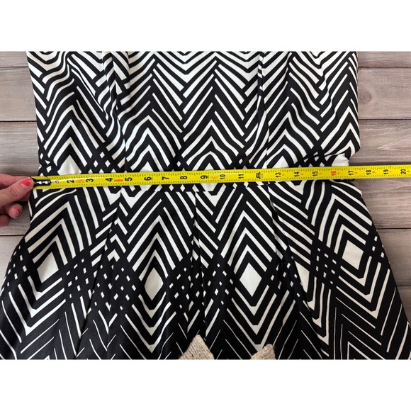 White House Black Market Chevron Print Sleeveless Sheath Pleated Dress Size 14 - Picture 9 of 11